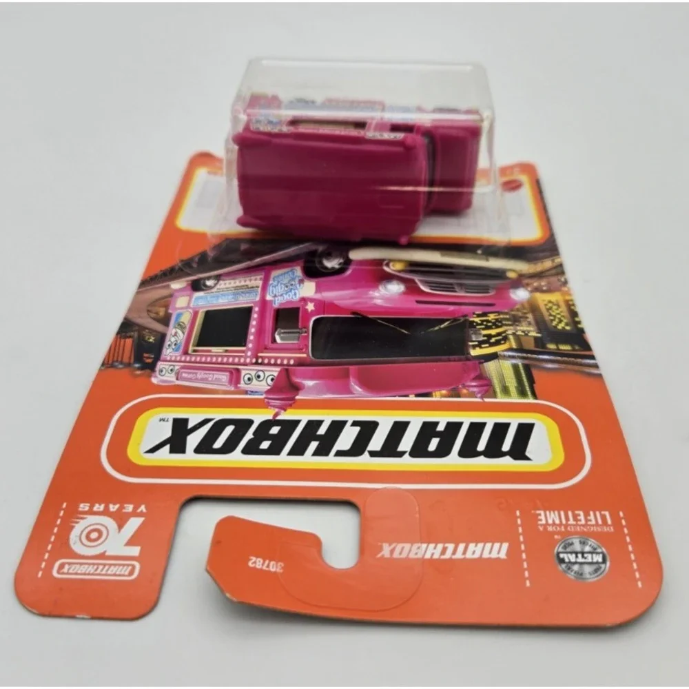 Ice Cream King 59/100 Matchbox 2023 HKW92 Pink Good Googly Cones Damaged Plastic